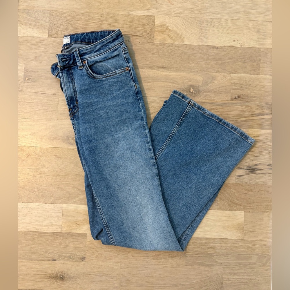 Free People We The Free CRVY Flare Jeans Size 29 Medium Wash Denim